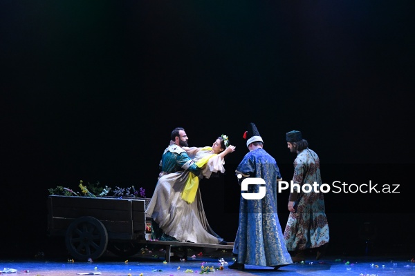 Azərbaycan Dövlət Akademik Milli Dram Teatrında keçirilən "Baş" tamaşasının premyerası