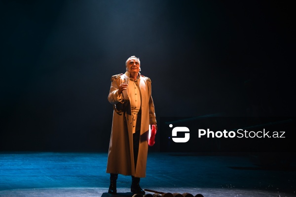 Azərbaycan Dövlət Akademik Milli Dram Teatrında keçirilən "Baş" tamaşasının premyerası