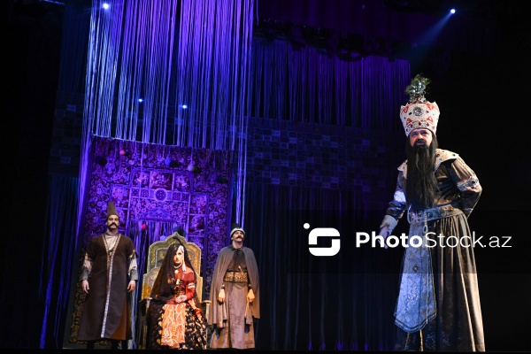 Azərbaycan Dövlət Akademik Milli Dram Teatrında keçirilən "Baş" tamaşasının premyerası