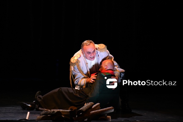 Azərbaycan Dövlət Akademik Milli Dram Teatrında keçirilən "Baş" tamaşasının premyerası