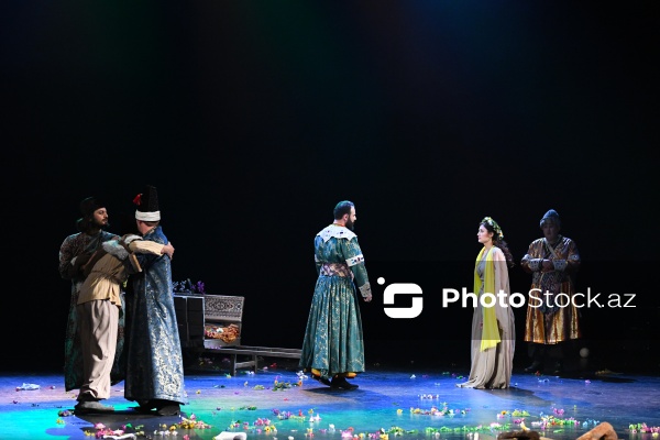 Azərbaycan Dövlət Akademik Milli Dram Teatrında keçirilən "Baş" tamaşasının premyerası