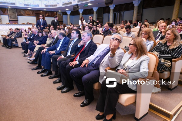 Azərbaycan Dövlət Akademik Milli Dram Teatrında keçirilən "Baş" tamaşasının premyerası