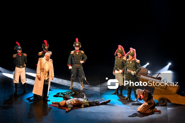 Azərbaycan Dövlət Akademik Milli Dram Teatrında keçirilən "Baş" tamaşasının premyerası