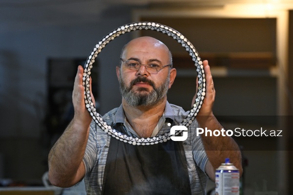 Ağamir Həsənov - “Milli alətlərin bərpası və təkmilləşdirilməsi” elmi-tədqiqat laboratoriyasının ustası