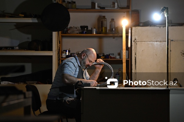 Ağamir Həsənov - “Milli alətlərin bərpası və təkmilləşdirilməsi” elmi-tədqiqat laboratoriyasının ustası