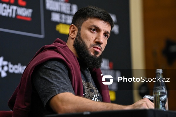 UFC iştirakçılarının Bakıda baş tutan mətbuat konfransı