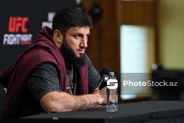 UFC iştirakçılarının Bakıda baş tutan mətbuat konfransı