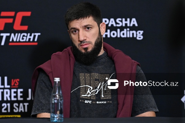 UFC iştirakçılarının Bakıda baş tutan mətbuat konfransı