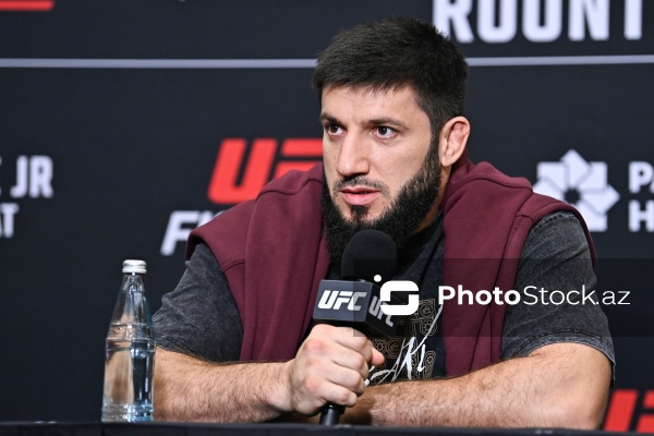 UFC iştirakçılarının Bakıda baş tutan mətbuat konfransı