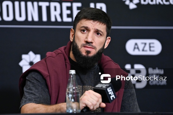 UFC iştirakçılarının Bakıda baş tutan mətbuat konfransı
