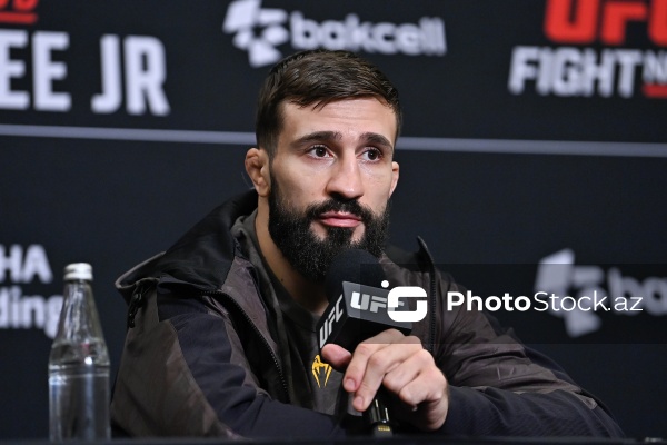 UFC iştirakçılarının Bakıda baş tutan mətbuat konfransı