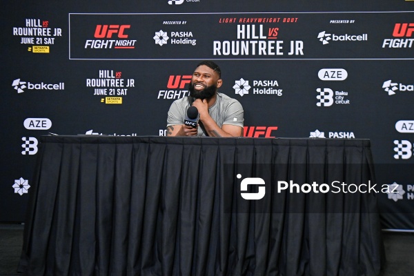 UFC iştirakçılarının Bakıda baş tutan mətbuat konfransı