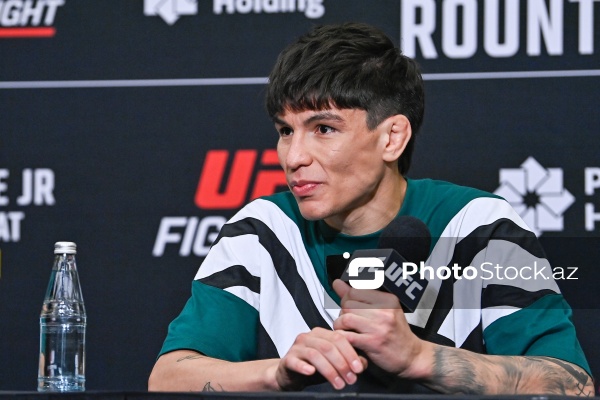 UFC iştirakçılarının Bakıda baş tutan mətbuat konfransı