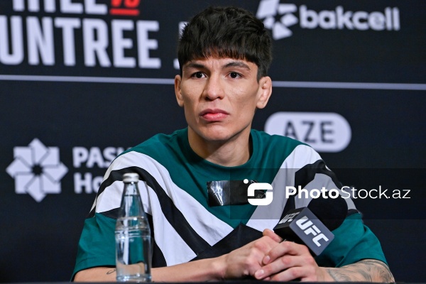 UFC iştirakçılarının Bakıda baş tutan mətbuat konfransı