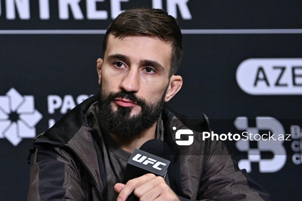 UFC iştirakçılarının Bakıda baş tutan mətbuat konfransı