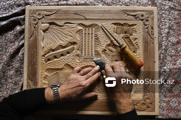 Azərbaycan Rəssamlar İttifaqının üzvü olan oymaçı Azər Əsədov