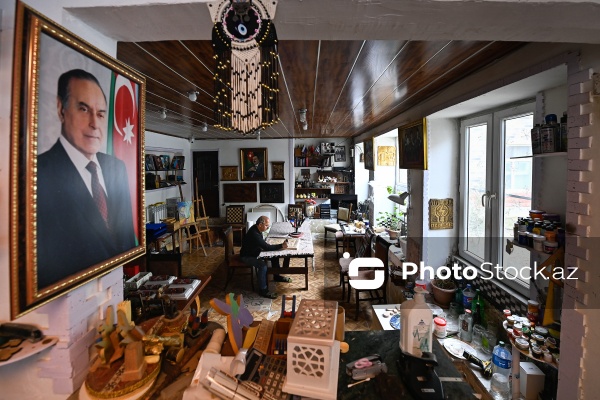 Azərbaycan Rəssamlar İttifaqının üzvü olan oymaçı Azər Əsədov