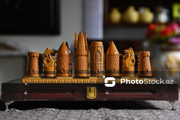 Azərbaycan Rəssamlar İttifaqının üzvü olan oymaçı Azər Əsədov