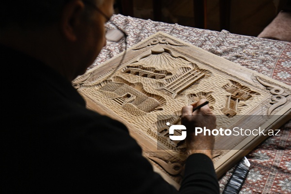 Azərbaycan Rəssamlar İttifaqının üzvü olan oymaçı Azər Əsədov
