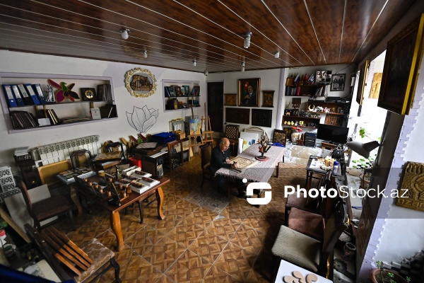 Azərbaycan Rəssamlar İttifaqının üzvü olan oymaçı Azər Əsədov