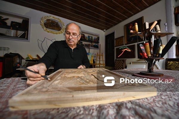 Azərbaycan Rəssamlar İttifaqının üzvü olan oymaçı Azər Əsədov