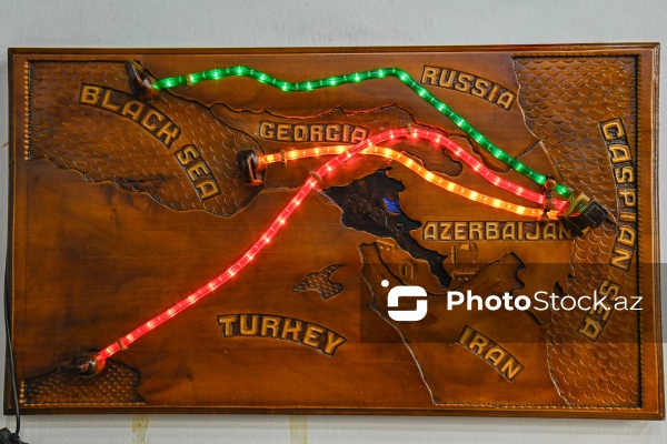 Azərbaycan Rəssamlar İttifaqının üzvü olan oymaçı Azər Əsədov