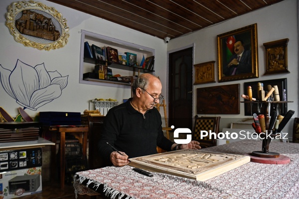 Azərbaycan Rəssamlar İttifaqının üzvü olan oymaçı Azər Əsədov