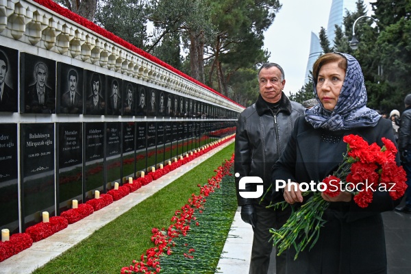 Bahar Muradova - Şəhidlər xiyabanında