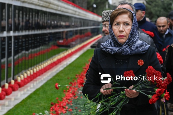 Bahar Muradova - Şəhidlər xiyabanında