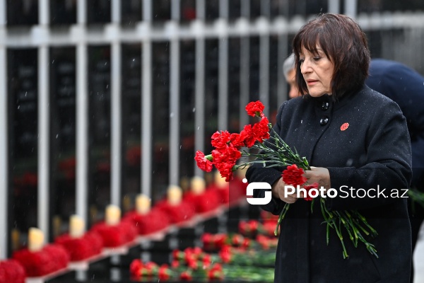 Sahibə Qafarova - Şəhidlər xiyabanında
