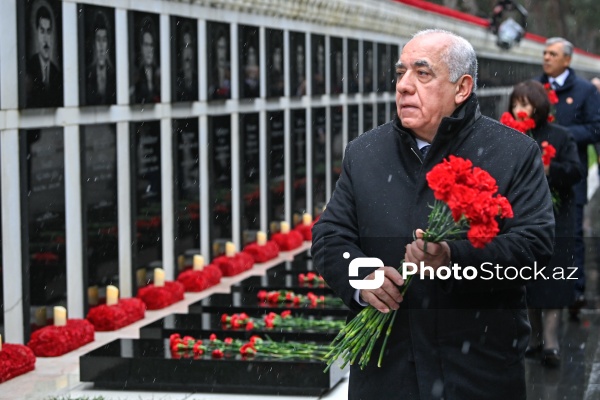 Əli Əsədov - Şəhidlər xiyabanında