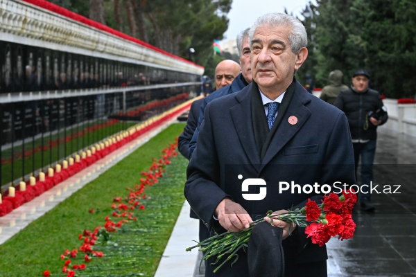 Əli Əhmədov - Şəhidlər xiyabanında