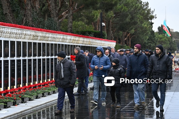 Qanlı 20 Yanvar faciəsindən 36 il ötür: Azərbaycan xalqı şəhidlərinin xatirəsini yad edir