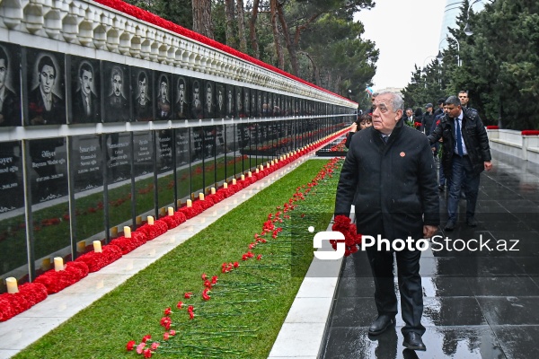 Əli Əsədov - Şəhidlər xiyabanında