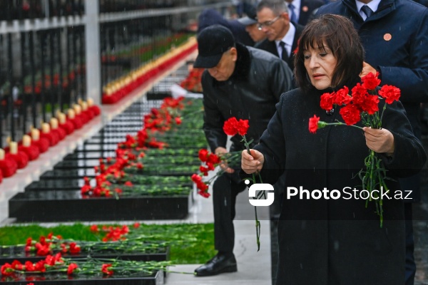 Sahibə Qafarova - Şəhidlər xiyabanında