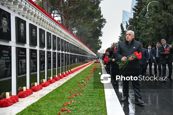 Əli Əsədov - Şəhidlər xiyabanında