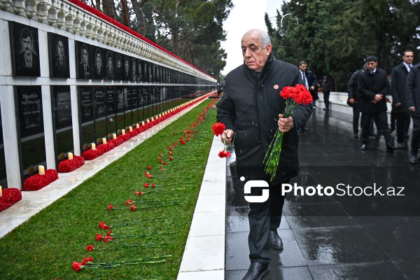 Əli Əsədov - Şəhidlər xiyabanında