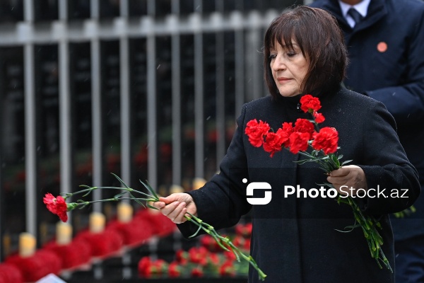 Sahibə Qafarova - Şəhidlər xiyabanında