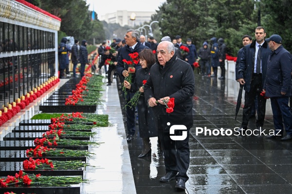 Qanlı 20 Yanvar faciəsindən 36 il ötür: Azərbaycan xalqı şəhidlərinin xatirəsini yad edir