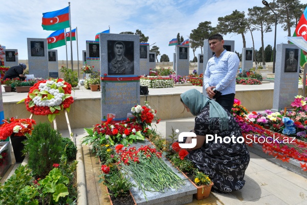 Azərbaycan xalqı qəhrəmanlarını anır