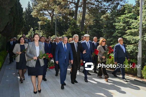 Ümummilli lider Heydər Əliyevin xatirəsi anılır