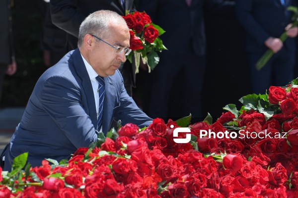 Ümummilli lider Heydər Əliyevin xatirəsi anılır