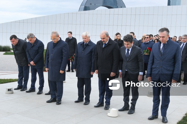 27 Sentyabr - Anım Günü ilə əlaqədar Zəfər parkına ziyarət