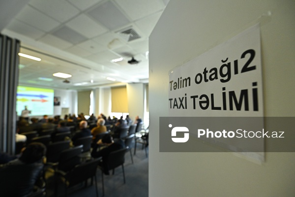 Azərbaycan Yerüstü Nəqliyyat Agentliyinin Təlim-Tədris Mərkəzində taksi sürücüləri üçün təlimlər