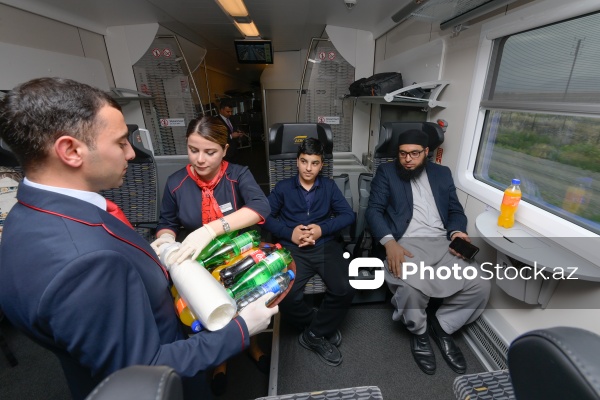 Azərbaycanda akkreditə olunmuş diplomatlar Ağdamdan Bakıya sürət qatarı ilə qayıdırlar