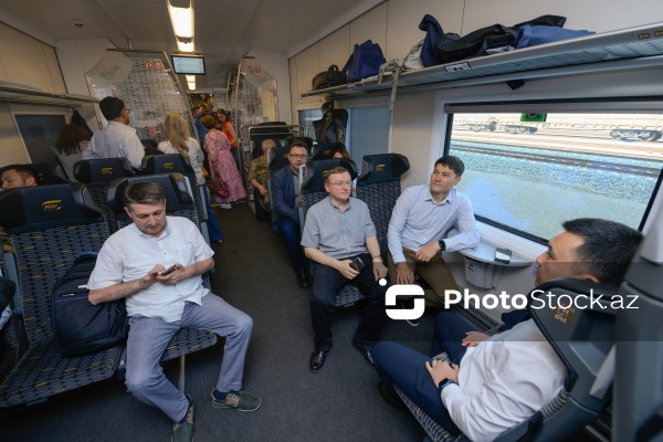Azərbaycanda akkreditə olunmuş diplomatlar Ağdamdan Bakıya sürət qatarı ilə qayıdırlar