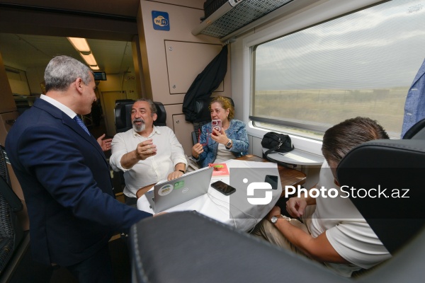 Azərbaycanda akkreditə olunmuş diplomatlar Ağdamdan Bakıya sürət qatarı ilə qayıdırlar
