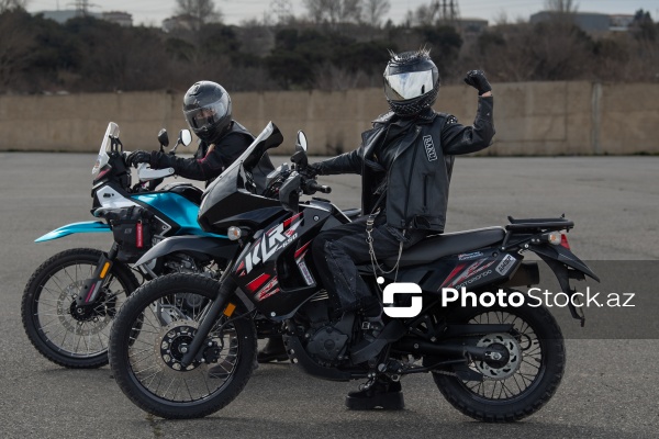 Motosikletçi qadınlar: Evelin Mustafa Abbasova və Natəvan Xanməmmədli