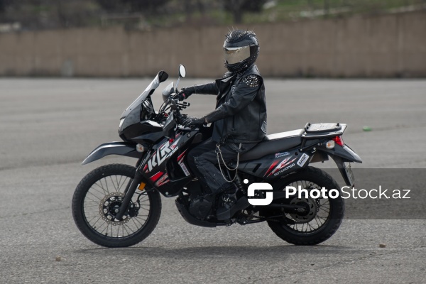 Motosikletçi qadınlar: Evelin Mustafa Abbasova və Natəvan Xanməmmədli