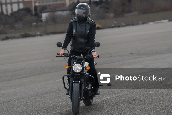 Motosikletçi qadınlar: Evelin Mustafa Abbasova və Natəvan Xanməmmədli